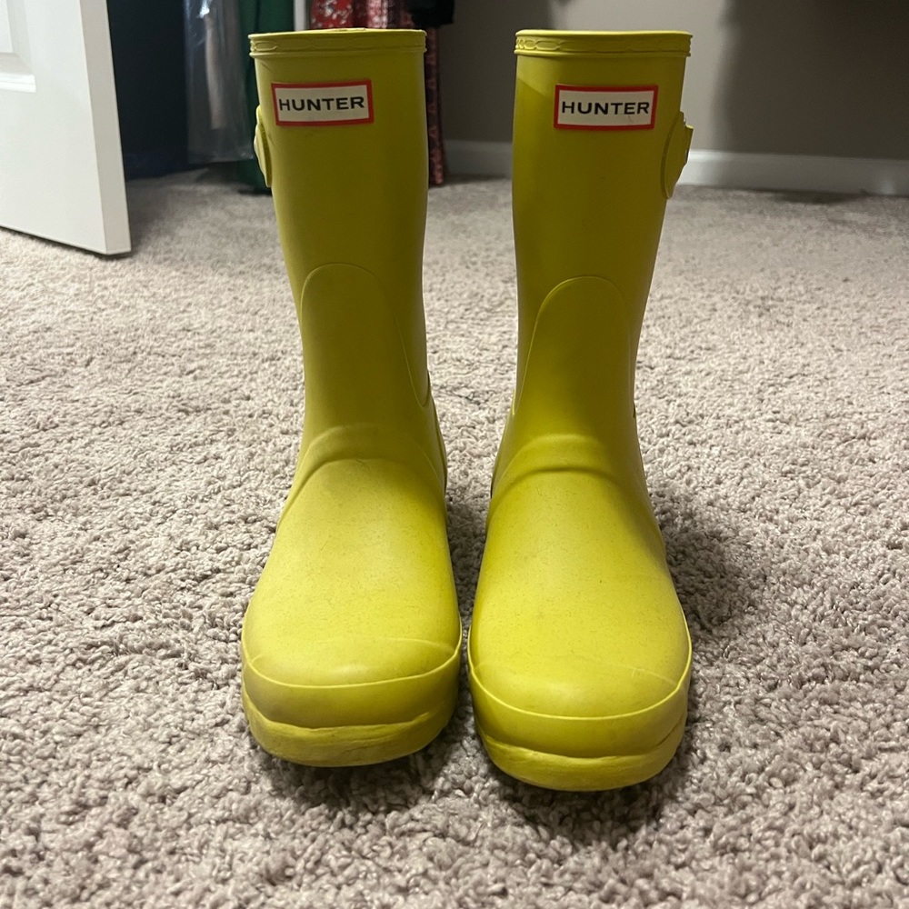 Hunter yellow rain boots